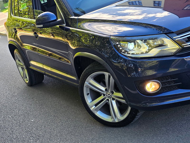 Volkswagen Tiguan 2.0 TDI BlueMotion Tech R-Line SUV 5dr Diesel Manual 4WD Euro 5 (s/s) (Nav) (177 ps)