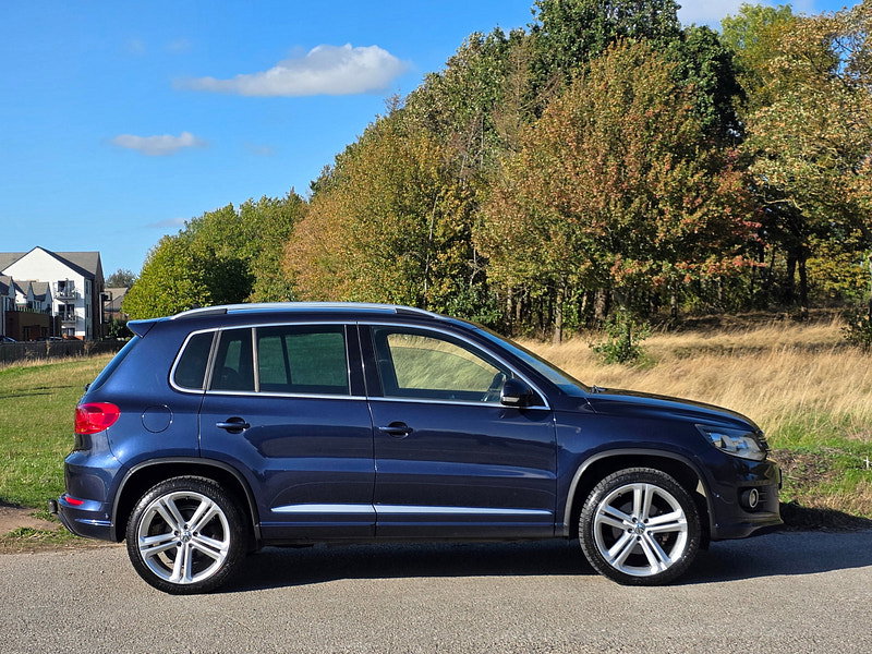Volkswagen Tiguan 2.0 TDI BlueMotion Tech R-Line SUV 5dr Diesel Manual 4WD Euro 5 (s/s) (Nav) (177 ps)