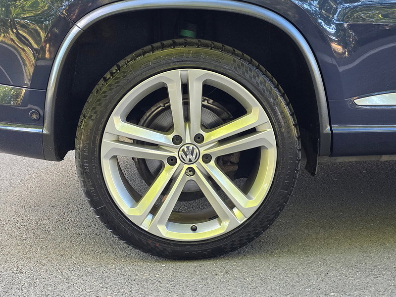 Volkswagen Tiguan 2.0 TDI BlueMotion Tech R-Line SUV 5dr Diesel Manual 4WD Euro 5 (s/s) (Nav) (177 ps)