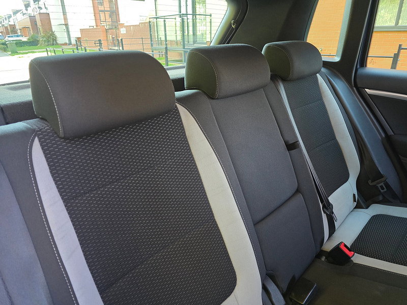 Volkswagen Tiguan 2.0 TDI BlueMotion Tech R-Line SUV 5dr Diesel Manual 4WD Euro 5 (s/s) (Nav) (177 ps)
