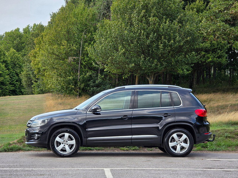 Volkswagen Tiguan 2.0 TDI BlueMotion Tech SE 4WD Euro 5 (s/s) 5dr