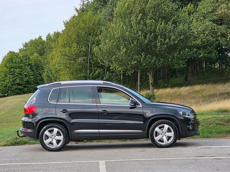 Volkswagen Tiguan 2.0 TDI BlueMotion Tech SE 4WD Euro 5 (s/s) 5dr