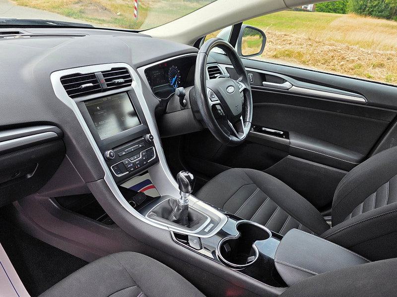 Ford Mondeo 2.0 TDCi ECOnetic Zetec Hatchback 5dr Diesel Manual Euro 6 (s/s) (150 ps)
