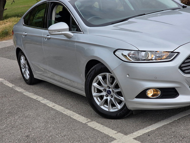 Ford Mondeo 2.0 TDCi ECOnetic Zetec Hatchback 5dr Diesel Manual Euro 6 (s/s) (150 ps)
