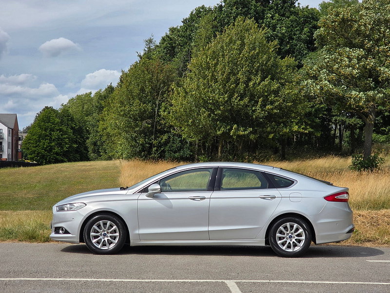 Ford Mondeo 2.0 TDCi ECOnetic Zetec Hatchback 5dr Diesel Manual Euro 6 (s/s) (150 ps)