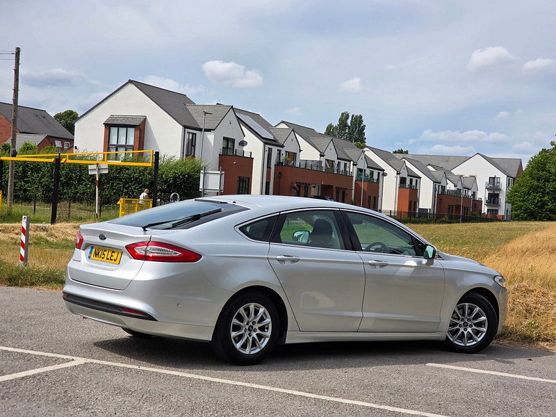 Ford Mondeo 2.0 TDCi ECOnetic Zetec Hatchback 5dr Diesel Manual Euro 6 (s/s) (150 ps)