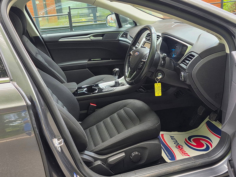 Ford Mondeo 2.0 TDCi Zetec Hatchback 5dr Diesel Manual Euro 6 (s/s) (150 ps)