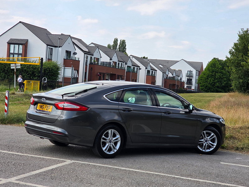 Ford Mondeo 2.0 TDCi Zetec Hatchback 5dr Diesel Manual Euro 6 (s/s) (150 ps)