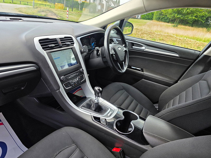 Ford Mondeo 2.0 TDCi Zetec Hatchback 5dr Diesel Manual Euro 6 (s/s) (150 ps)