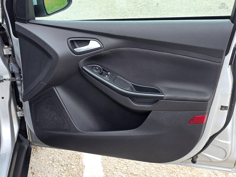 Ford Focus 1.6 TDCi Zetec Euro 5 (s/s) 5dr
