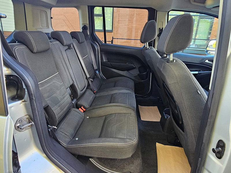 Ford Tourneo Connect 1.6 TDCi Titanium Euro 5 5dr