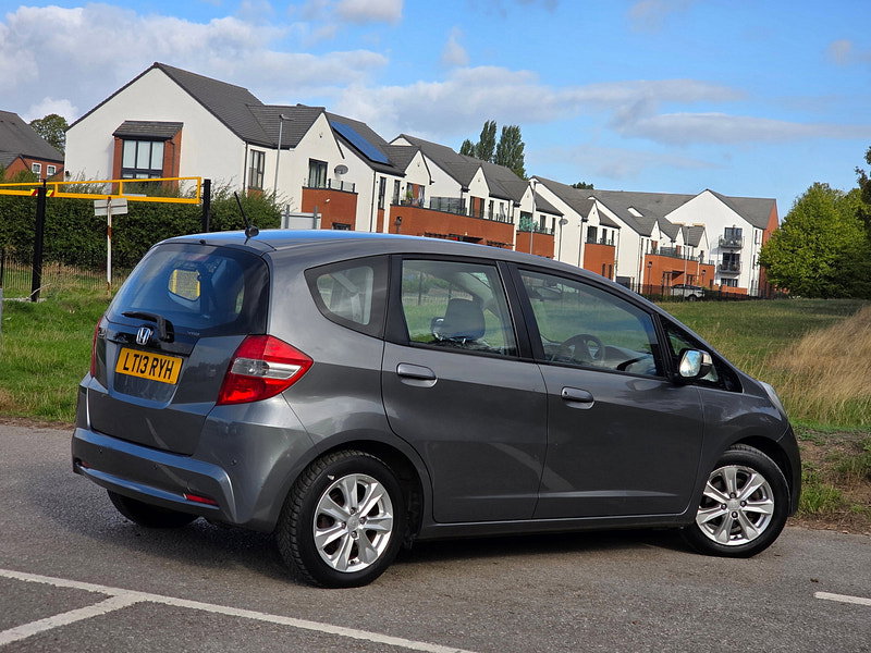 Honda Jazz 1.4 i-VTEC ES Hatchback 5dr Petrol CVT Euro 5 (99 ps)