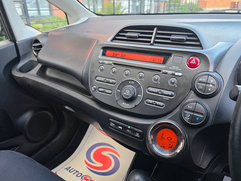Honda Jazz 1.4 i-VTEC ES Hatchback 5dr Petrol CVT Euro 5 (99 ps)