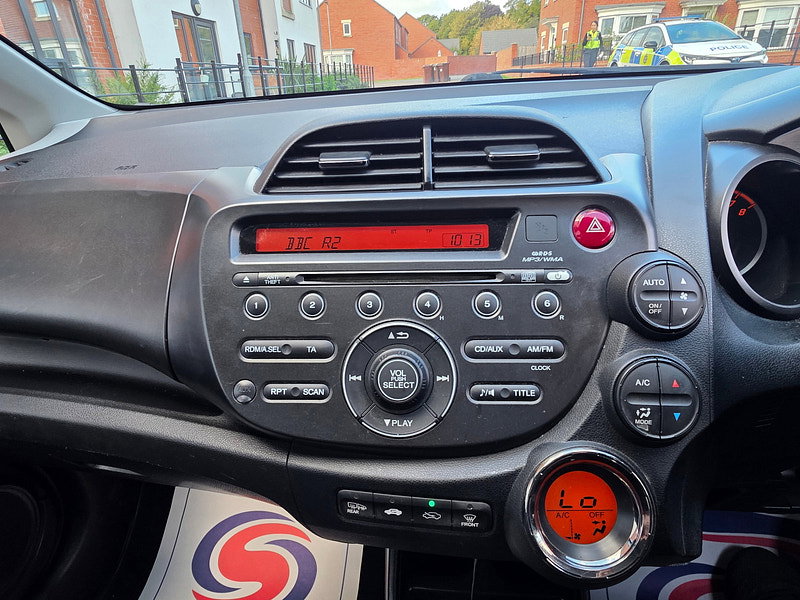 Honda Jazz 1.4 i-VTEC ES Hatchback 5dr Petrol CVT Euro 5 (99 ps)