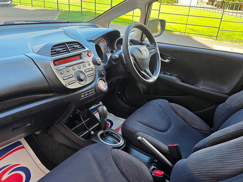 Honda Jazz 1.4 i-VTEC ES Hatchback 5dr Petrol CVT Euro 5 (99 ps)