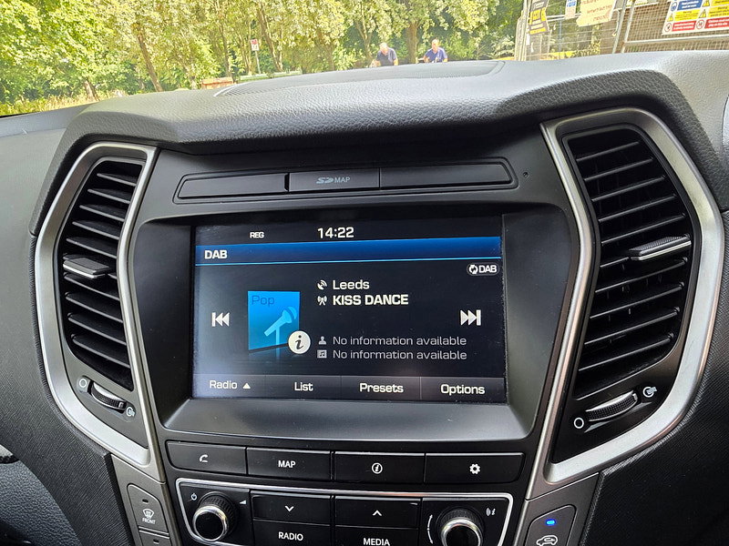 Hyundai Santa Fe 2.2 CRDi Blue Drive Premium SUV 5dr Diesel Manual 4WD Euro 6 (s/s) (7 Seat) (200 ps)