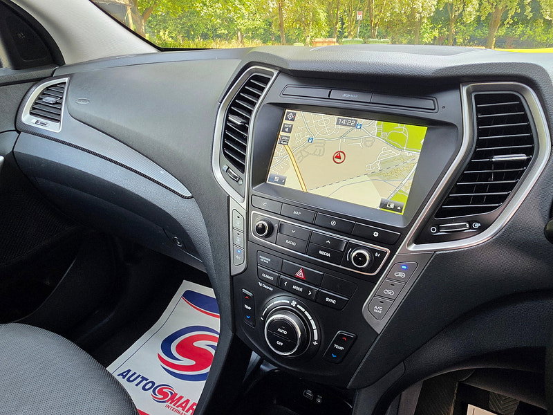 Hyundai Santa Fe 2.2 CRDi Blue Drive Premium SUV 5dr Diesel Manual 4WD Euro 6 (s/s) (7 Seat) (200 ps)