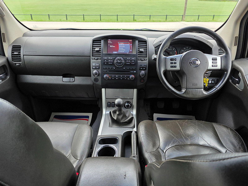 Nissan Navara 2.5 dCi Tekna 4WD Euro 5 4dr