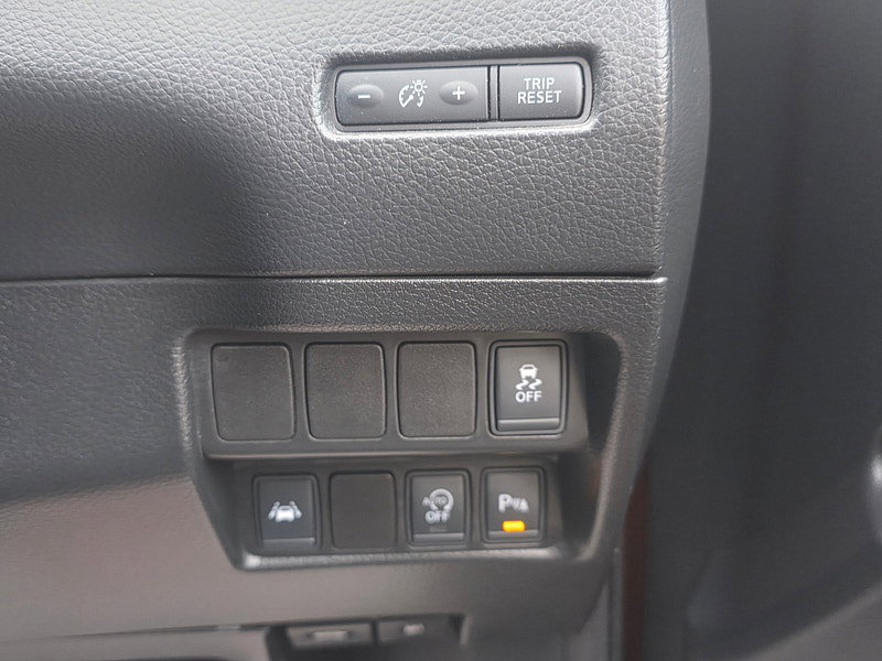 Nissan Qashqai 1.5 dCi Tekna SUV 5dr Diesel Manual 2WD Euro 5 (s/s) (110 ps)