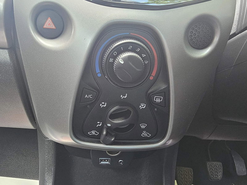 Peugeot 108 1.0 Active Euro 6 5dr
