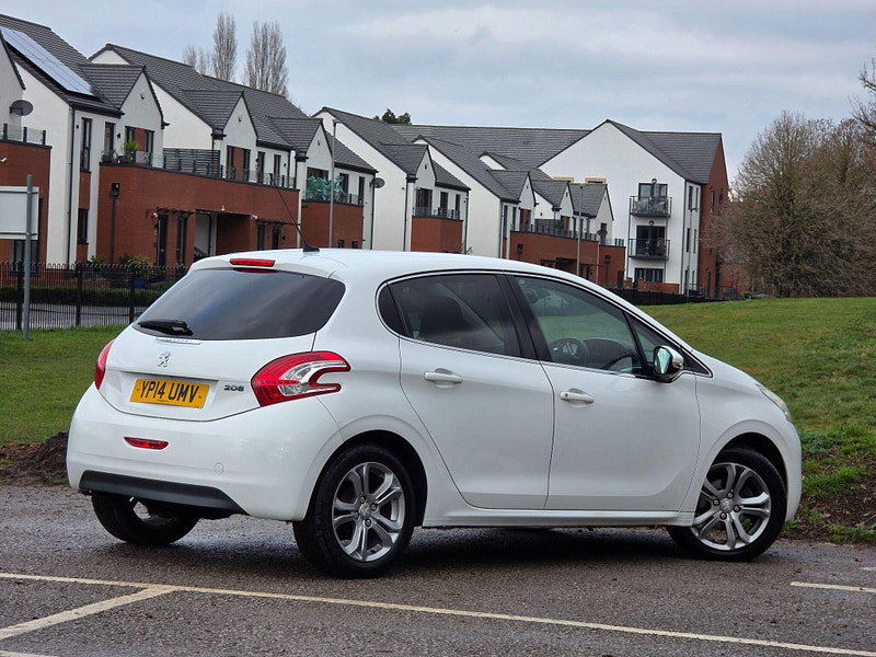 Peugeot 208 1.4 HDi Allure Euro 5 5dr