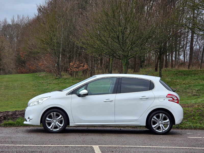 Peugeot 208 1.4 HDi Allure Euro 5 5dr