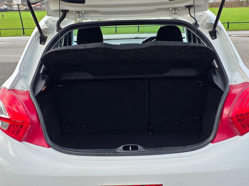 Peugeot 208 1.4 HDi Allure Euro 5 5dr