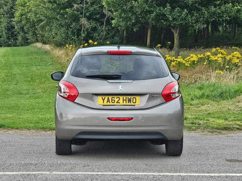 Peugeot 208 1.4 HDi Intuitive Euro 5 5dr