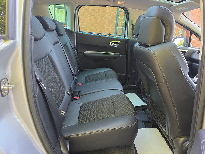 Peugeot 3008 2.0 HDi Allure SUV 5dr Diesel Auto Euro 5 (163 ps)