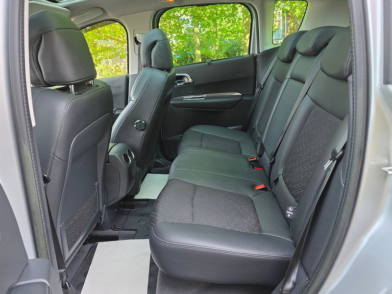 Peugeot 3008 2.0 HDi Allure SUV 5dr Diesel Auto Euro 5 (163 ps)