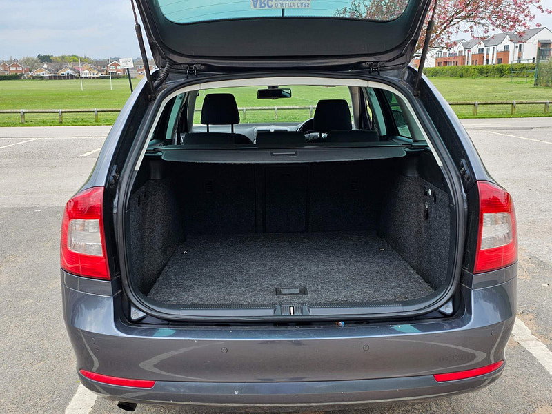 Skoda Octavia 1.6 TDI Elegance DSG Euro 5 5dr