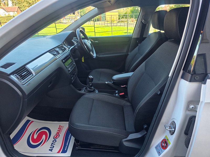 Skoda Rapid Spaceback 1.2 TSI SE Hatchback 5dr Petrol Manual Euro 5 (86 ps)