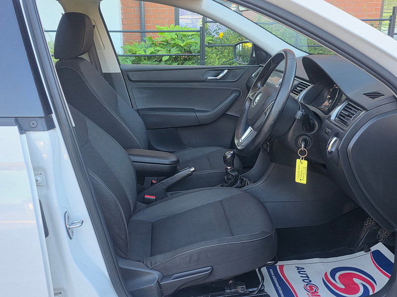 Skoda Rapid Spaceback 1.2 TSI SE Hatchback 5dr Petrol Manual Euro 5 (86 ps)