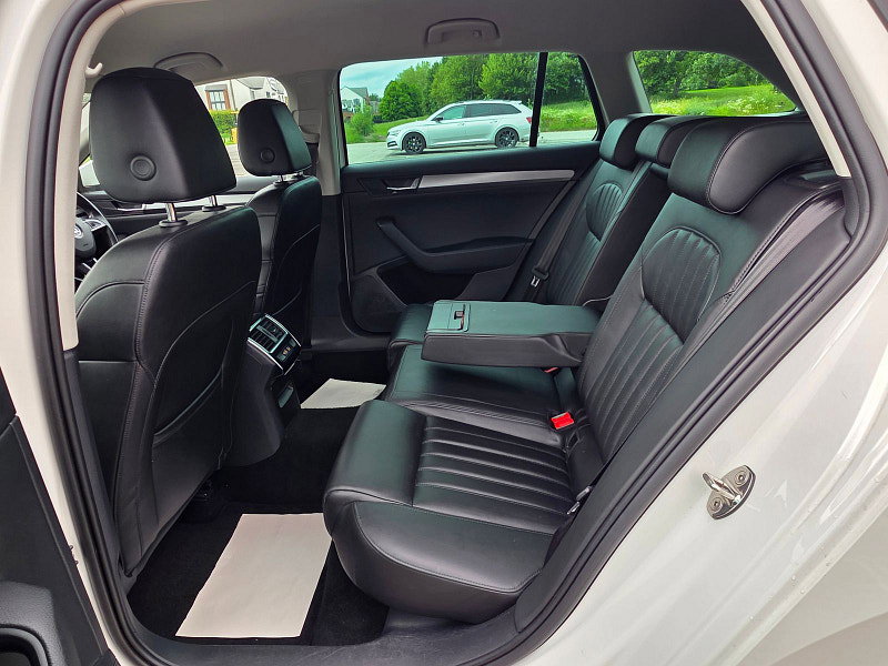 Skoda Superb 2.0 TDI SE L Executive Estate 5dr Diesel Manual Euro 6 (s/s) (150 ps)