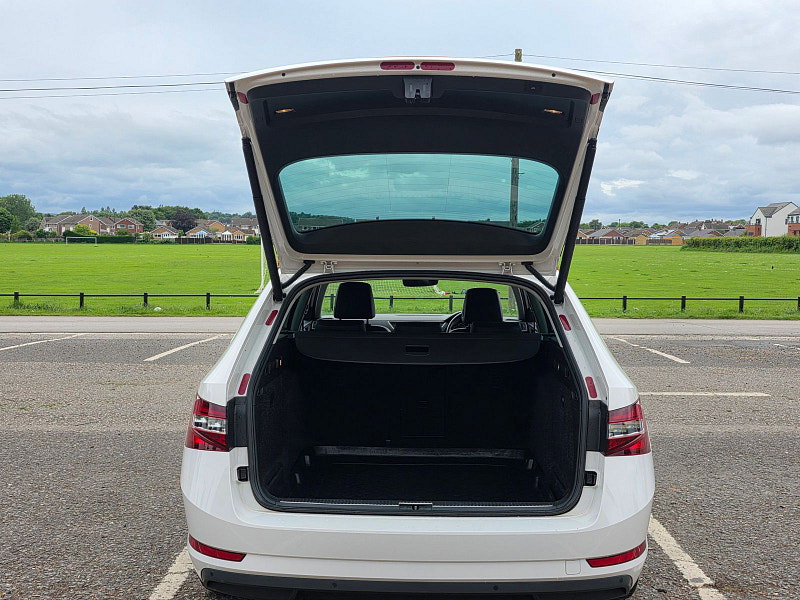 Skoda Superb 2.0 TDI SE L Executive Estate 5dr Diesel Manual Euro 6 (s/s) (150 ps)