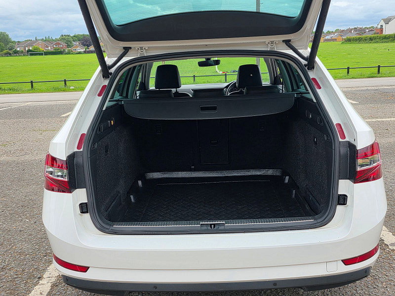 Skoda Superb 2.0 TDI SE L Executive Estate 5dr Diesel Manual Euro 6 (s/s) (150 ps)