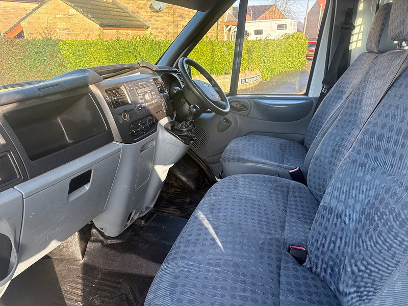 Ford Transit 2.2 TDCi 350 Chassis Cab 2dr Diesel Manual RWD L4 (DRW) (123 bhp)