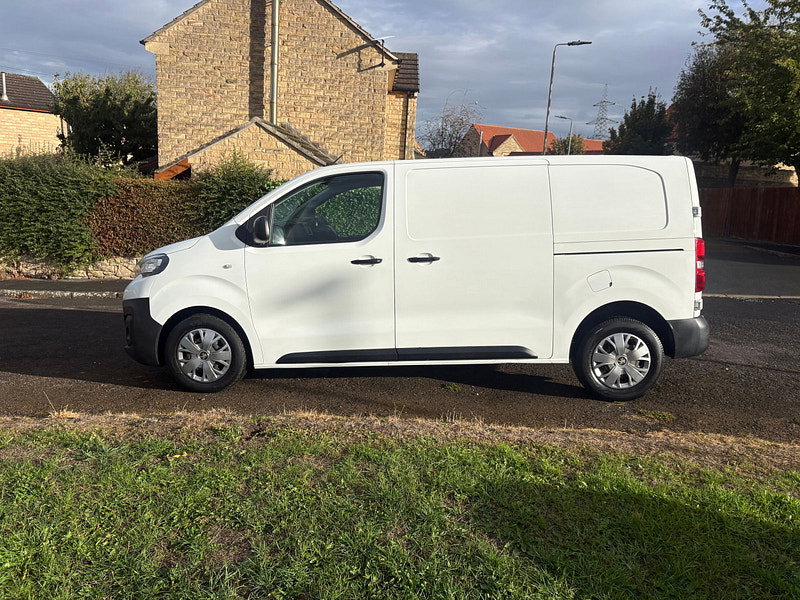 Peugeot Expert 2.0 BlueHDi 1400 Professional Standard Panel Van 6dr Diesel Manual MWB Euro 6 (s/s) (120 ps)