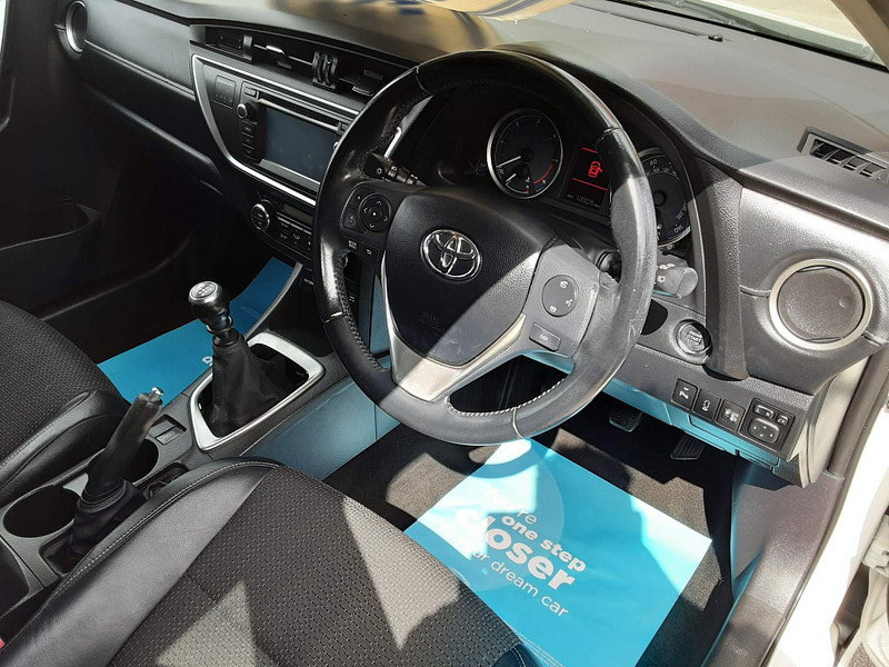 Toyota Auris 1.4 D-4D Excel Euro 5 (s/s) 5dr 5dr Manual 2026
