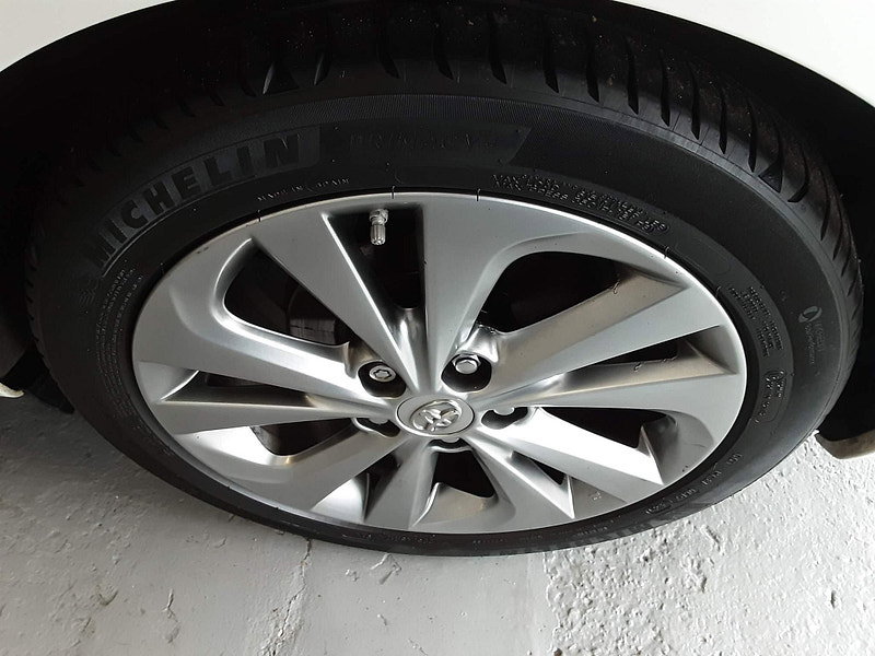 Toyota Auris 1.8 VVT-h Excel Touring Sports CVT Euro 6 (s/s) 5dr 5dr Automatic 2026