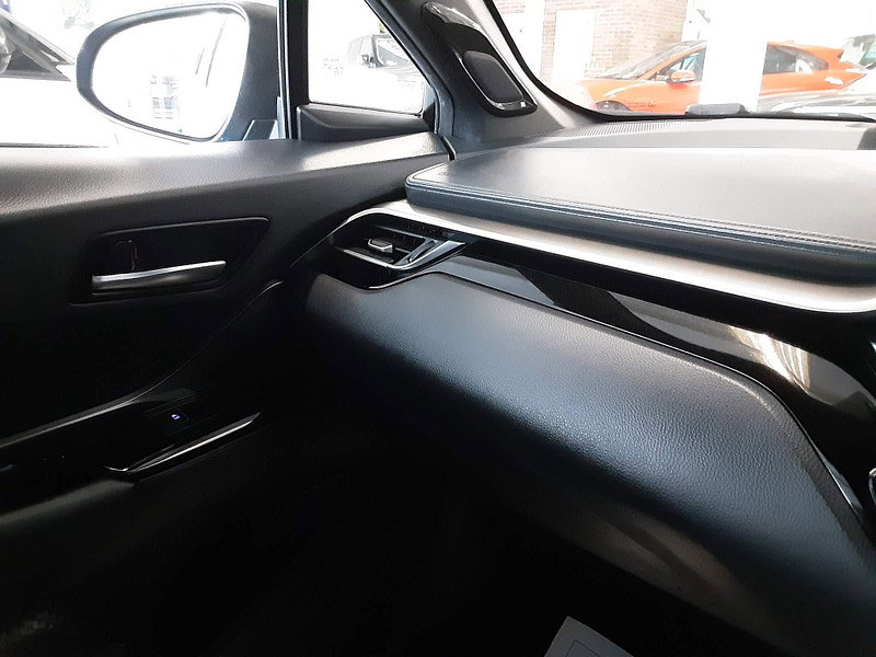Toyota C-HR 1.8 VVT-h Dynamic CVT Euro 6 (s/s) 5dr 5dr Automatic 2026
