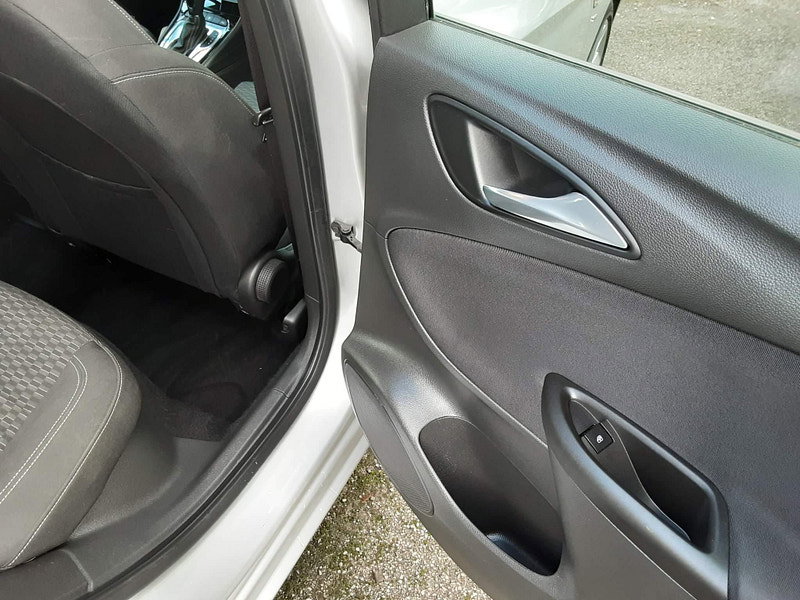 Vauxhall Astra 1.6 CDTi BlueInjection SRi Nav Sports Tourer Auto Euro 6 (s/s) 5dr 5dr Automatic 2026