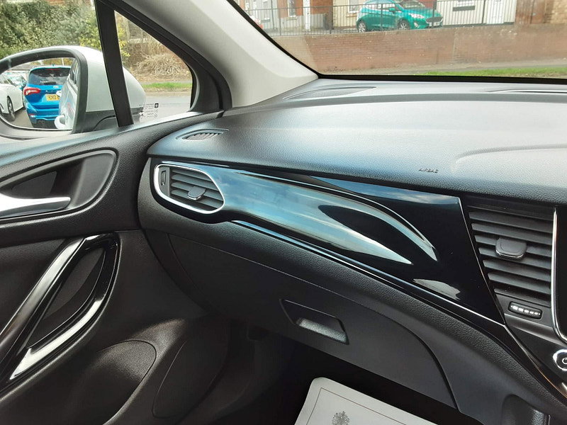 Vauxhall Astra 1.6 CDTi BlueInjection SRi Nav Sports Tourer Auto Euro 6 (s/s) 5dr 5dr Automatic 2026