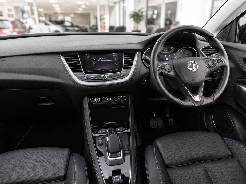 Vauxhall Grandland X 1.6 Grandland X Business Edition Nav Premium Hybrid4 Auto 4WD 5dr 5dr Automatic 2026