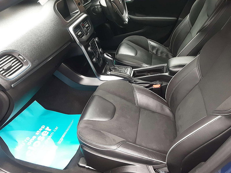 Volvo V40 1.5 V40 R-Design Nav+ T2 Auto 5dr 5dr Automatic 2026