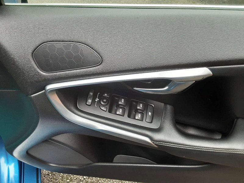 Volvo V40 1.5 V40 R-Design Nav+ T2 Auto 5dr 5dr Automatic 2026