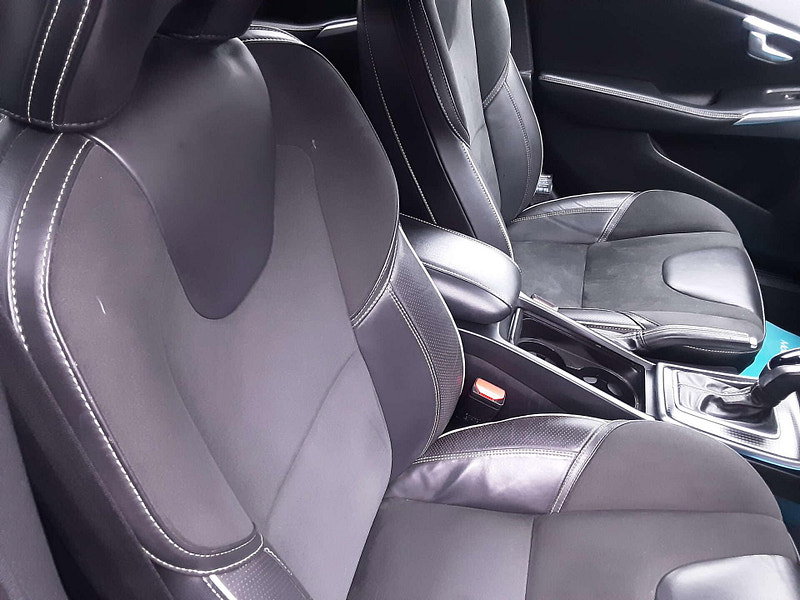 Volvo V40 1.5 V40 R-Design Nav+ T2 Auto 5dr 5dr Automatic 2026