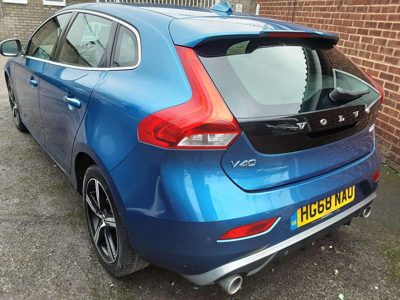 Volvo V40 1.5 V40 R-Design Nav+ T2 Auto 5dr 5dr Automatic 2026