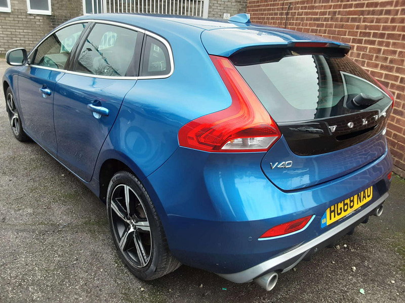 Volvo V40 1.5 V40 R-Design Nav+ T2 Auto 5dr 5dr Automatic 2026