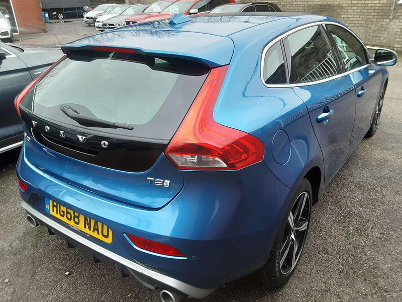 Volvo V40 1.5 V40 R-Design Nav+ T2 Auto 5dr 5dr Automatic 2026